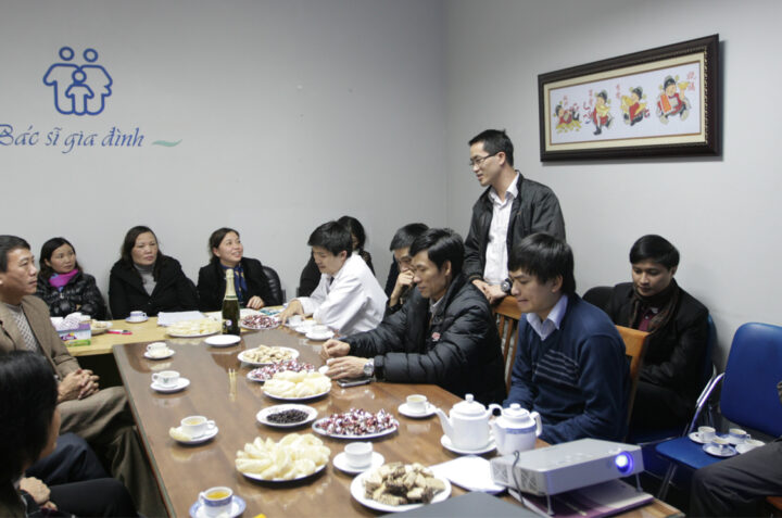 Các bác sĩ bộ môn y học gia đình đại học y Hà Nội chung tay xây dựng Trung tâm Bác Sĩ Gia Đình Hà Nội FDC tại địa chỉ 75 Hồ Mễ Trì – là mô hình bác sĩ gia đình đi đầu cả nước.