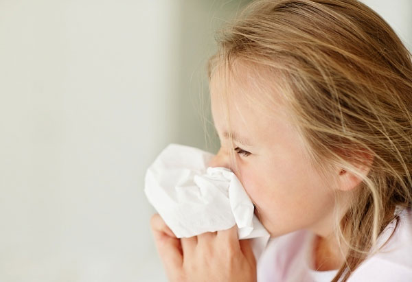Bệnh viêm mũi họng ở trẻ khi thời tiết thay đổi
